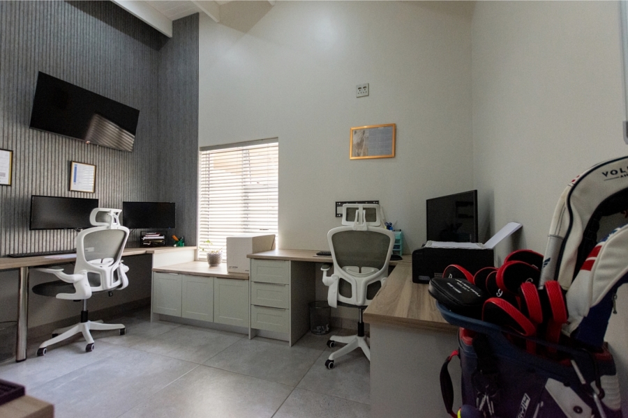 5 Bedroom Property for Sale in Myburgh Park Western Cape